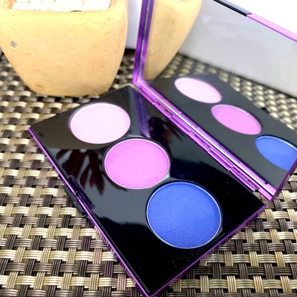 Mac Cosmetics X Dame Edna Eye Shadow Palette